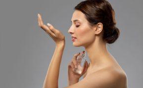 Kaip ilgiau išlaikyti kvepalų kvapą: paprastos, bet veiksmingos taisyklės