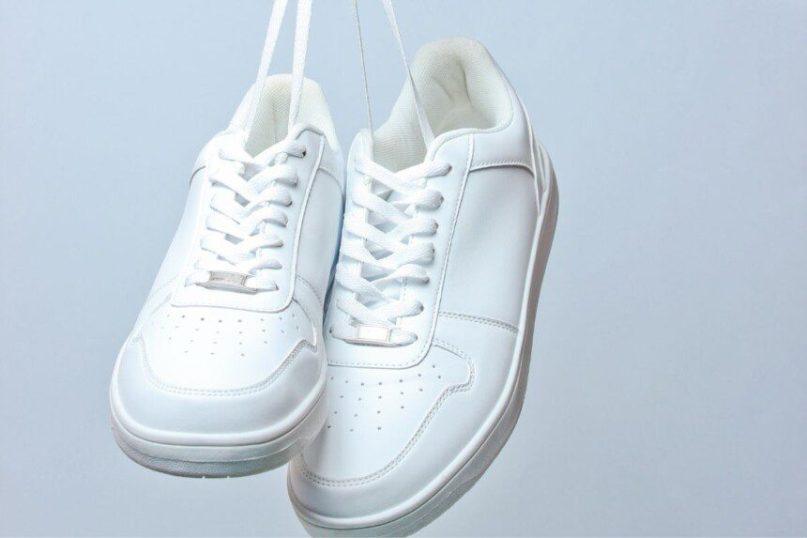 Kaip išvengti baltų sportbačių pageltimo ir kaip juos išbalinti namų sąlygomis?