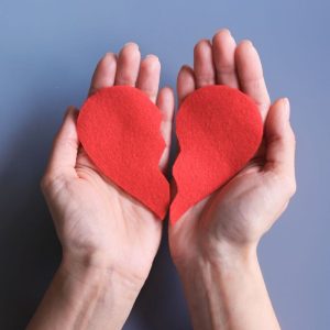 Kaip įveikti išsiskyrimą: 7 žingsniai į emocinį atsigavimą