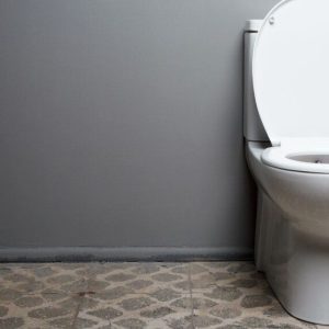 Kaip natūraliai pašalinti nemalonų kvapą vonioje