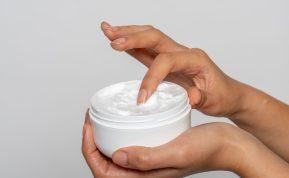 Kaip pasirinkti tinkamą drėkinamąjį kremą