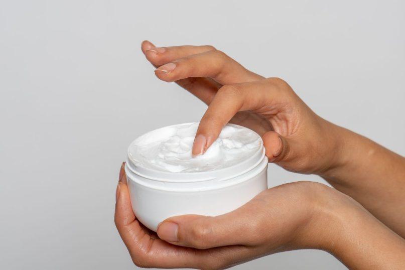 Kaip pasirinkti tinkamą drėkinamąjį kremą