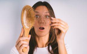 Kaip sustabdyti plaukų slinkimą: 5 paprasti būdai, kurie gali padėti