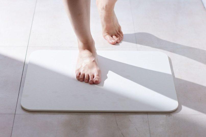 Kaip tinkamai plauti ir prižiūrėti vonios kilimėlius