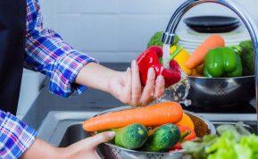 Kaip tinkamai plauti vaisius ir daržoves: patarimai