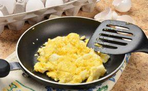 Kiaušinienė bus skanesnė, jei pridėsite 1 įprastą ingredientą