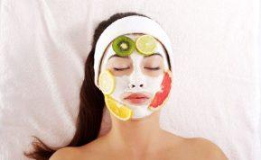 Kodėl naminės veido kaukės gali būti pavojingos jūsų odai: dermatologės paaiškinimas