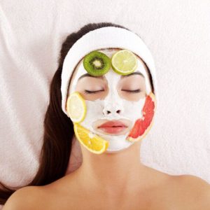 Kodėl naminės veido kaukės gali būti pavojingos jūsų odai: dermatologės paaiškinimas