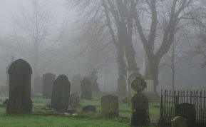 Kodėl negalima kalbėti su mirusiaisiais kapinėse? Sužinokite!