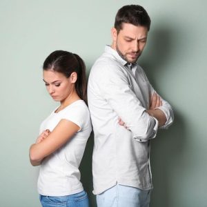 Kodėl partneris ignoruoja jūsų prašymus: psichologas atsako