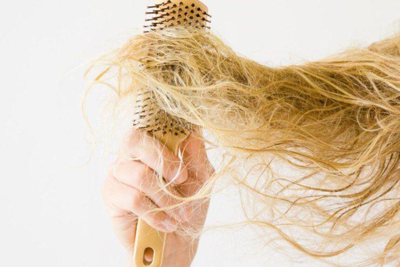 Kodėl susivelia plaukai ir kaip to išvengti: išsamus gidas sveikiems, glotniems plaukams