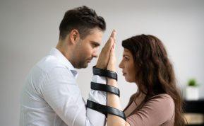 Kopriklausomybė santykiuose: kaip atpažinti ir įveikti?