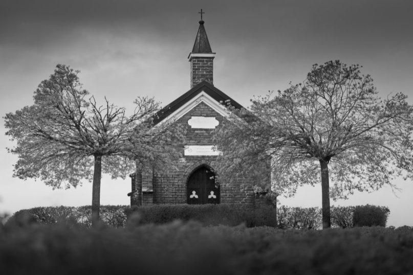 Kultai: šiurpios masinių savižudybių ir nusikaltimų istorijos