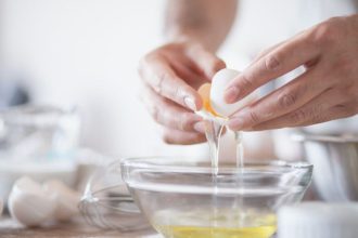 Kur panaudoti likusius kiaušinių baltymus? Naudingi patarimai virtuvėje