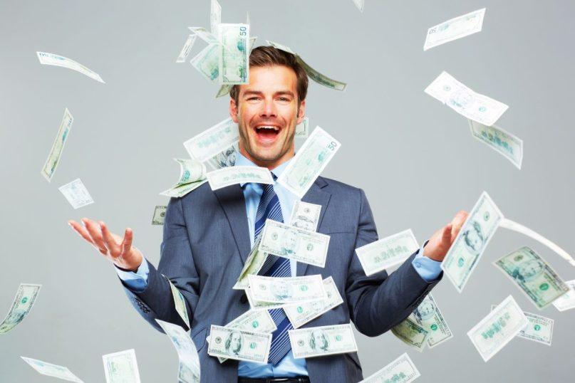 Kur turtingi žmonės išleidžia pinigus: prabangūs pirkiniai ir netikėti pasirinkimai