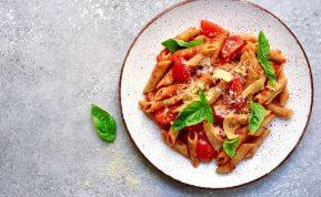 Makaronai su kalakutienos faršu ir grybais per 30 minučių