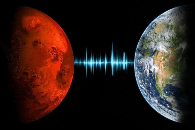 Marsas stumia Žemę link Saulės