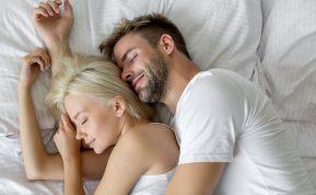 Miegas poroje: kaip rasti balansą tarp artumo ir kokybiško poilsio