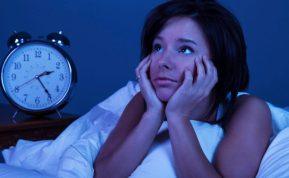 Nemiga: kasdieniai įpročiai, kurie trukdo kokybiškam miegui