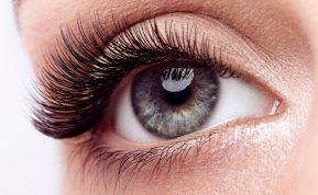 Optiniai triukai: kaip vizualiai pailginti blakstienas be priauginimo