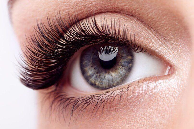 Optiniai triukai: kaip vizualiai pailginti blakstienas be priauginimo