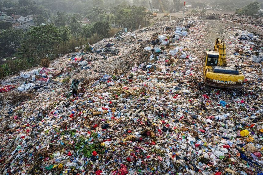 Plastiko taršos revoliucija: nauja technologija paverčia atliekas vertingu kuru