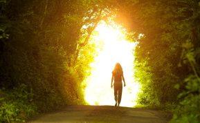 Praleidžiant daugiau laiko saulėje galima ilgiau gyventi