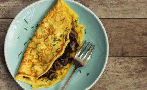 Pusryčių omletas su pievagrybiais