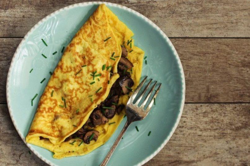 Pusryčių omletas su pievagrybiais