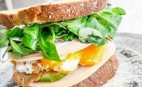 Pusryčių sumuštiniai su keptu kiaušiniu