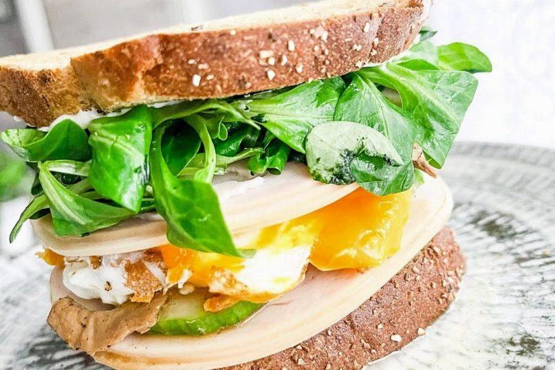 Pusryčių sumuštiniai su keptu kiaušiniu