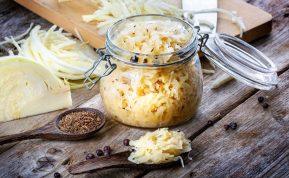 Rauginti kopūstai žarnyno sveikatai: Kada ir kiek jų valgyti?