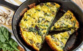 Saldžiųjų bulvių ir špinatų fritata su feta: patiekalas pusryčiams