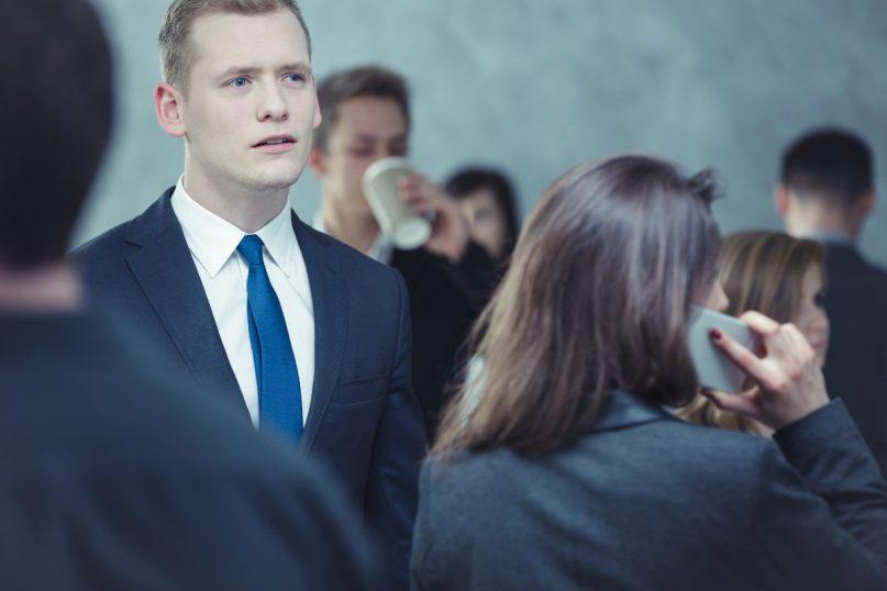 Šiuolaikinio žmogaus dilema: autonomijos perteklius ir ryšio trūkumas