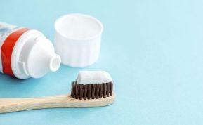 Šiuos 7 neįtikėtinus dalykus galima išvalyti paprasta dantų pasta: verta žinoti