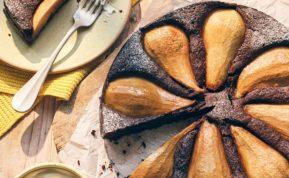 Šokoladinis pyragas su kriaušėmis: skanus desertas kiekvienai progai. Šaltinis: bbcgoodfood.com