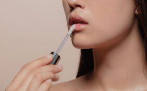 Štai kaip iš tikrųjų veikia lūpų putlinimo produktai