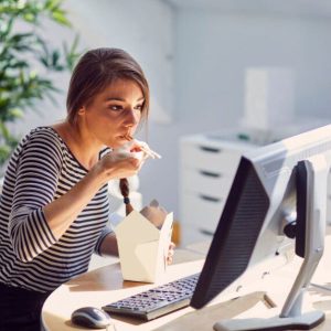 Sveika mityba užimtoms dienoms: kaip maitintis sveikiau, kai viskam trūksta laiko