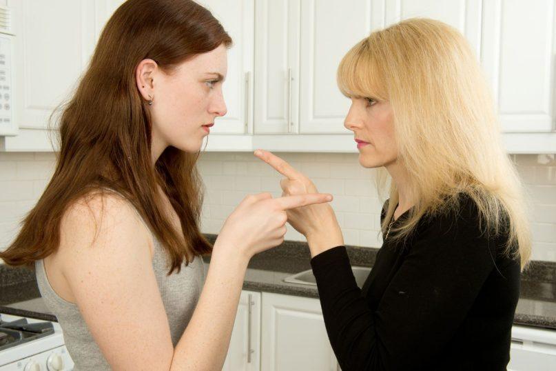 Tėvai prieš partnerį: kodėl jie nesutinka ir kaip išvengti konflikto