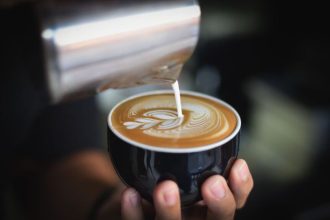 Tobula kava be pastangų: kaip 80/20 taisyklė pakeičia jūsų rytą