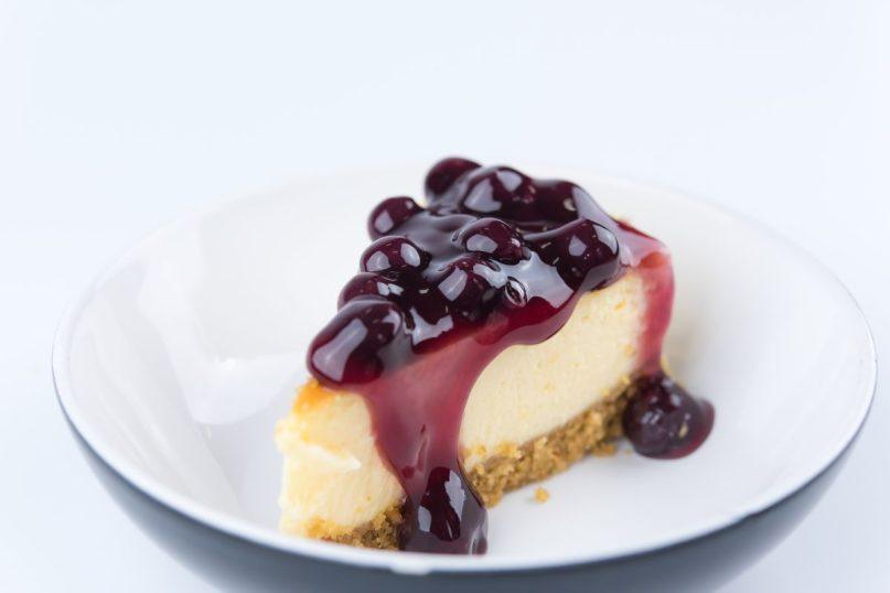 Tobulas sūrio pyragas namuose: receptas, kuris pranoks kavinės desertą