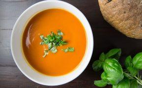 Trinta keptų daržovių sriuba: skonių harmonija jūsų lėkštėje