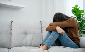 Vaikystės traumos, atsparumas ir impulsyvumas: kaip tai susiję su depresija jaunimo tarpe?