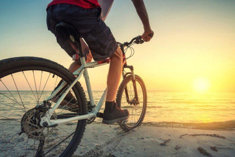 Važiavimas dviračiu – naudingas sveikatai, bet tinka ne visiems: ką sako neurologai