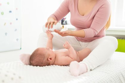 10 netikėtų būdų, kaip panaudoti kūdikių aliejų