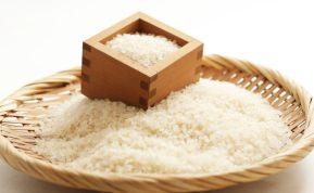 13 netikėtų ryžių panaudojimo būdų: padės greičiau sunokti avokadui, išgelbėti pridegusį puodą