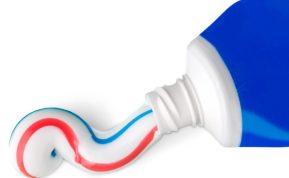 29 dantų pastos naudojimo būdai, apie kuriuos tikriausiai nežinojote