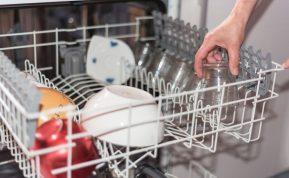 8 daiktai, kuriuos žmonės plauna indaplovėje