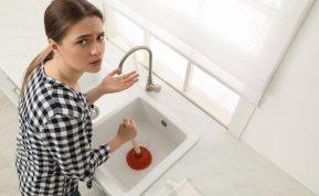 Ar žinojote, kad kriauklės užsikimšimo problemą gali padėti išspręsti namuose turimos priemonės?