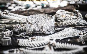 Atskleidė paprastą būda, kaip valyti sidabrinius papuošalus